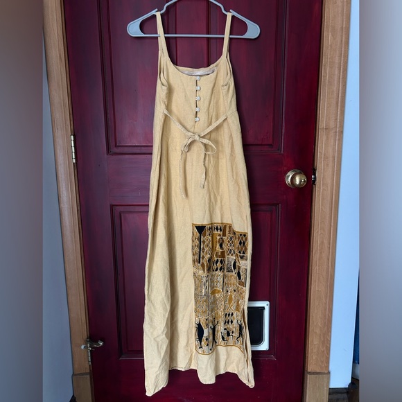 RUNVS Long Maxi Dress With Decorative Design on Front and Back - Picture 3 of 6